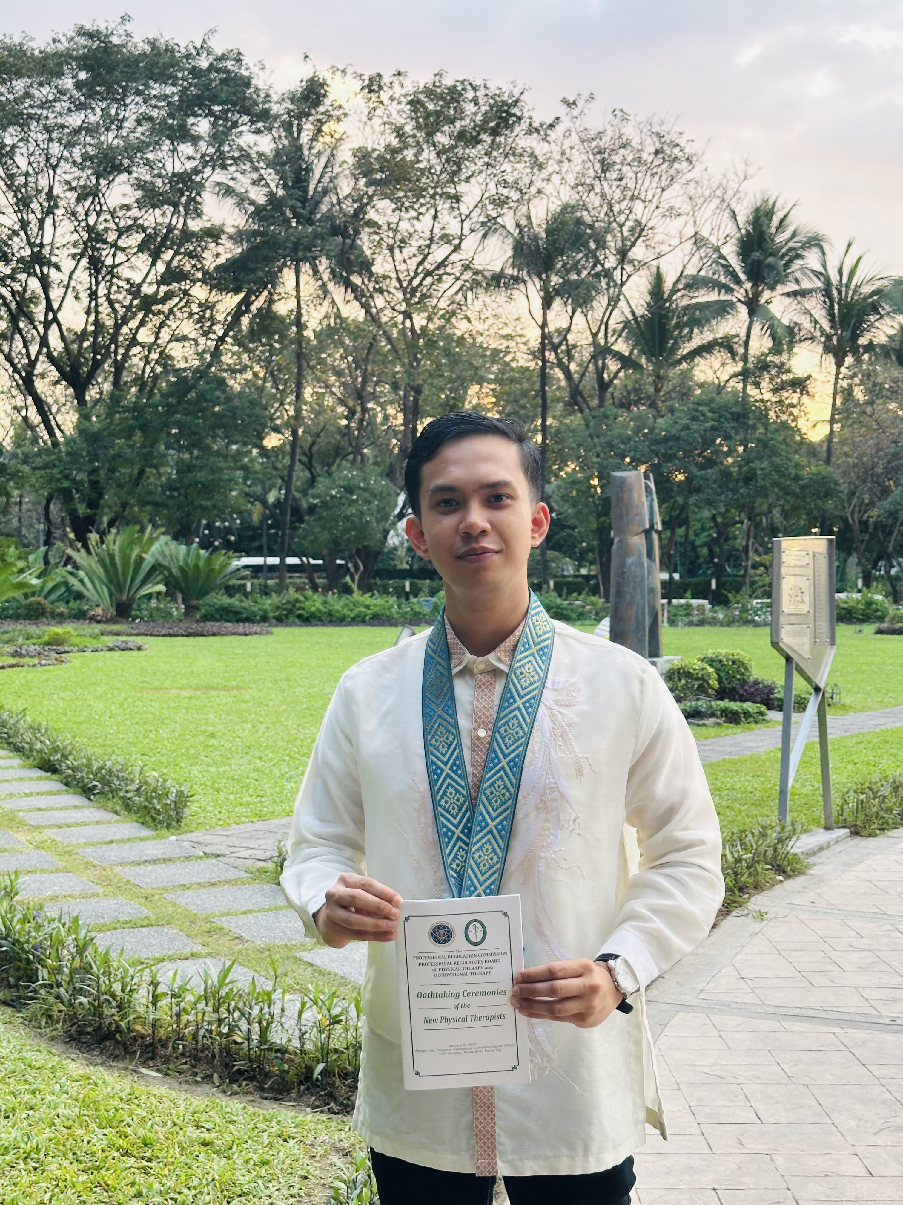 Graduated as a Physical Therapist.